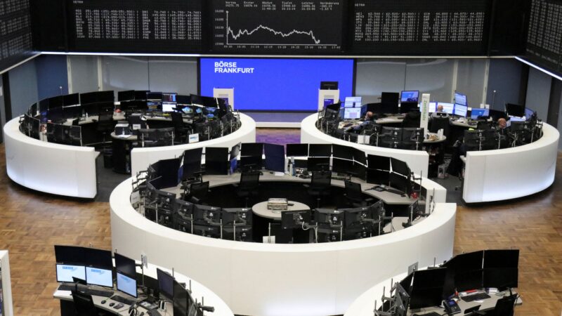 Ações na Europa recuam com receio sobre crescimento