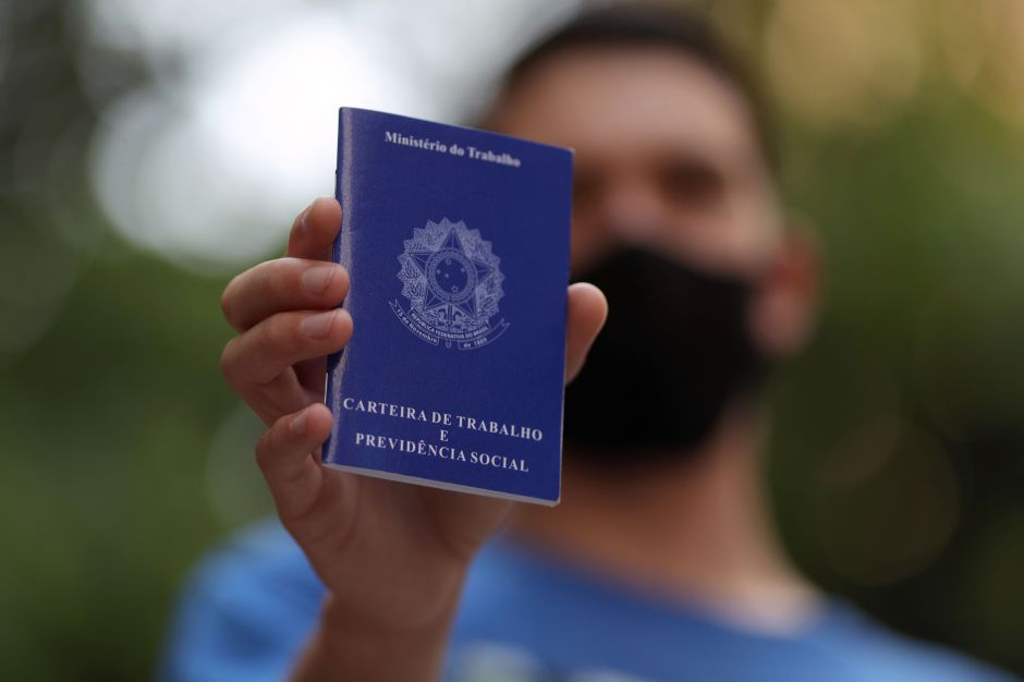 Desemprego recua a 6,2% no trimestre encerrado em dezembro, diz IBGE