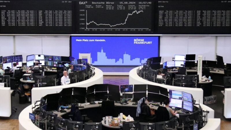 Bolsas europeias buscam recuperação, mas persiste tensão na espera por dados nos EUA