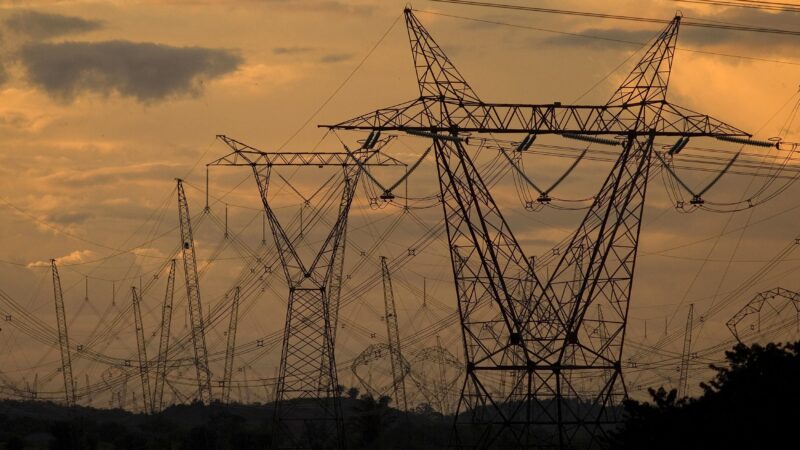 Brasil fará leilão para armazenagem de energia em baterias em 2025, diz ministro