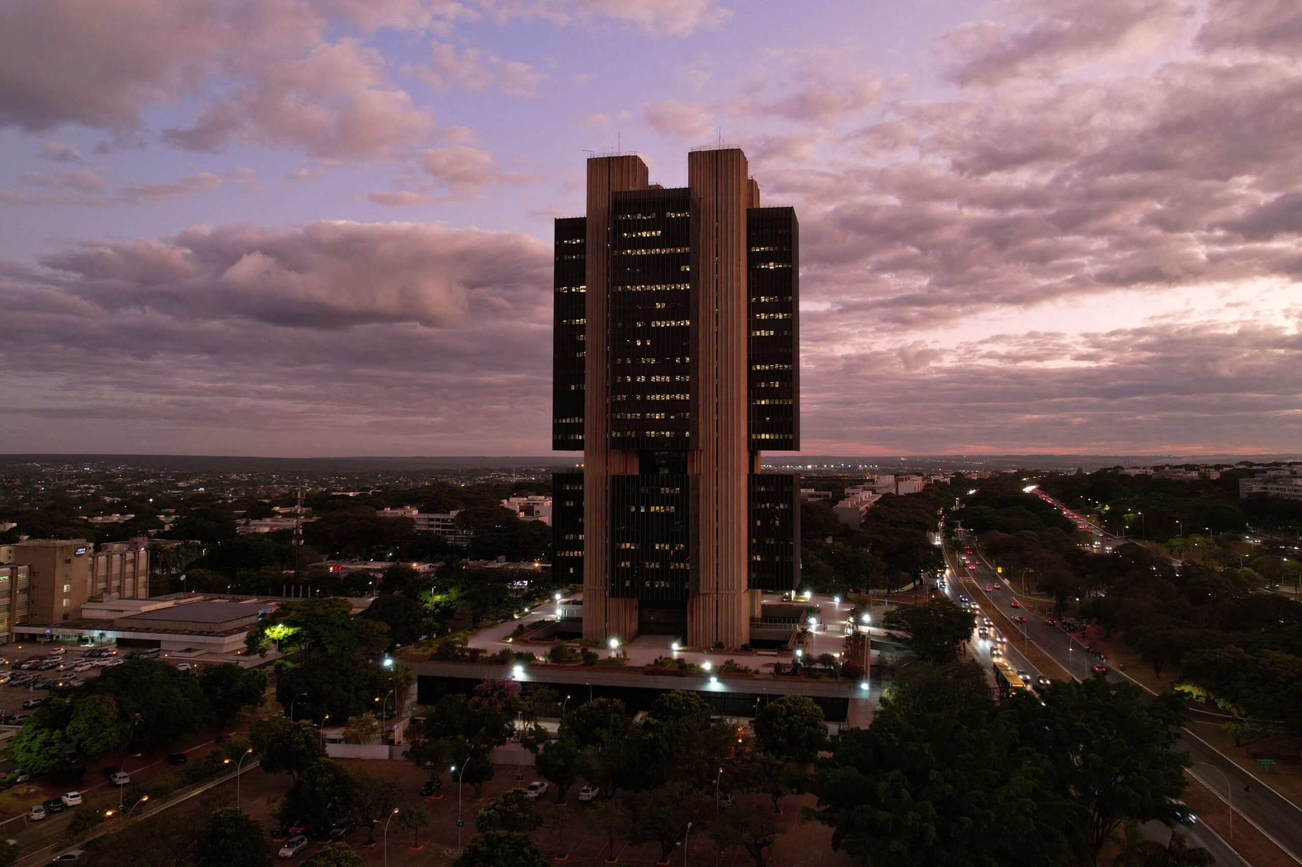 BC vende US$ 3 bi em leilão de linha, na 3ª intervenção sob Galípolo