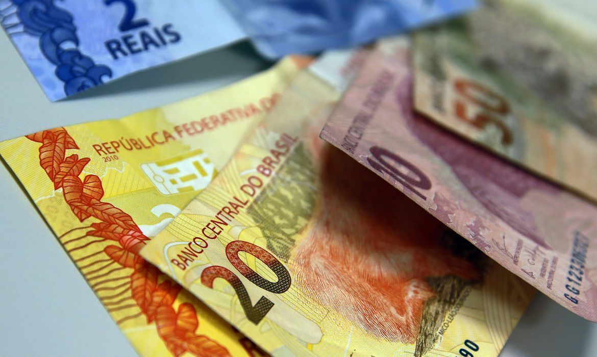Brasileiros têm bilhões esquecidos em bancos; veja como sacar