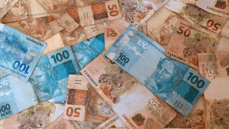 Dívida pública avança 3,30% em fevereiro, diz Tesouro