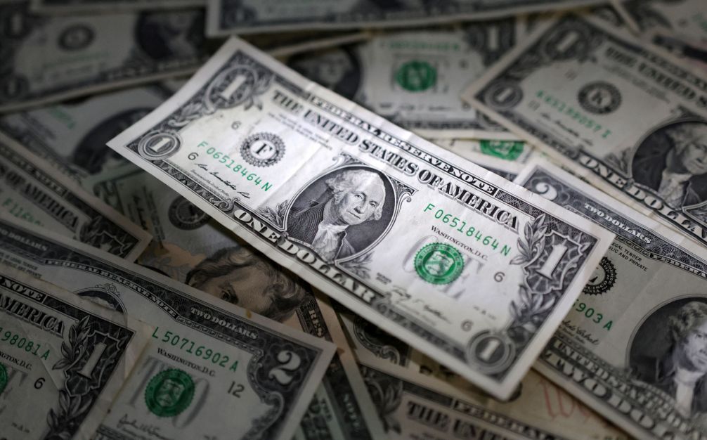 Dólar sobe com aversão à tensão entre Ucrânia e Rússia e fiscal no radar; Ibovespa recua