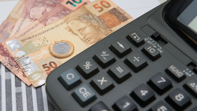 Governo arrecada R$ 2,709 tri em 2024 e bate recorde, diz Receita