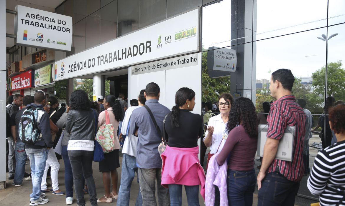 Países da OCDE diminuem quantidade de jovens nem-nem