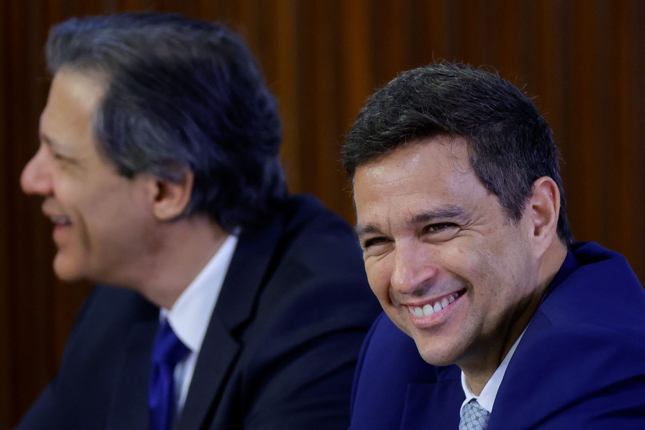 Ao lado de Campos Neto, Haddad defende fortalecimento do arcabouço fiscal