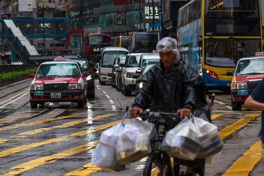 “À beira do colapso“: entregadores de delivery na China estão sendo pressionados ao limite