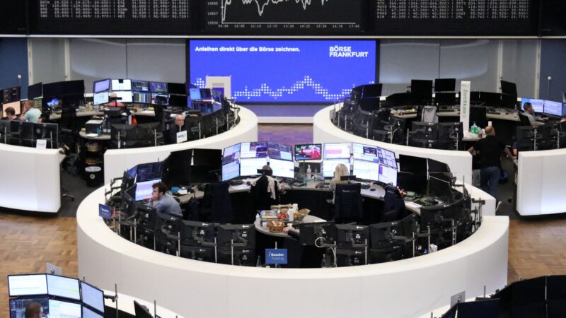 Bolsas da Europa operam mistas, com dados benignos de inflação do Reino Unido