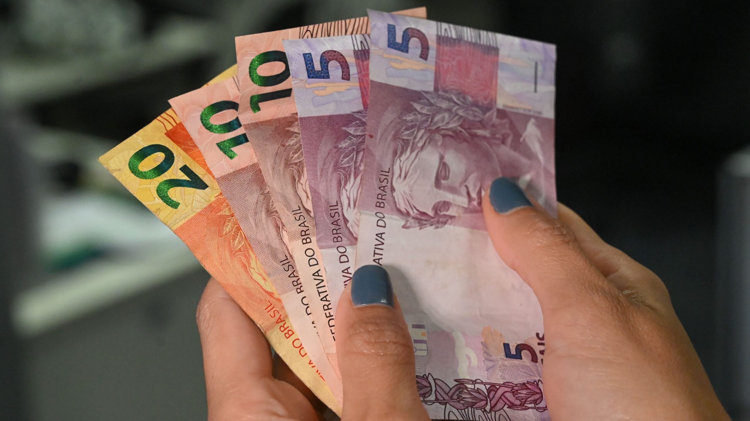 Demanda por crédito no Brasil cai 7% em 2024, diz pesquisa