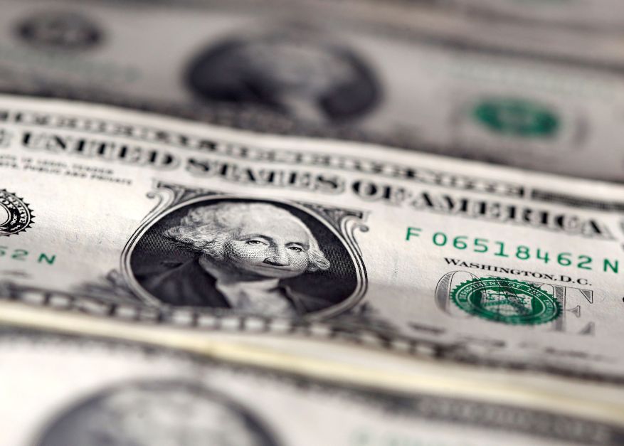 Dólar abre em leve queda a R$ 6,25 com novo leilão do BC no radar