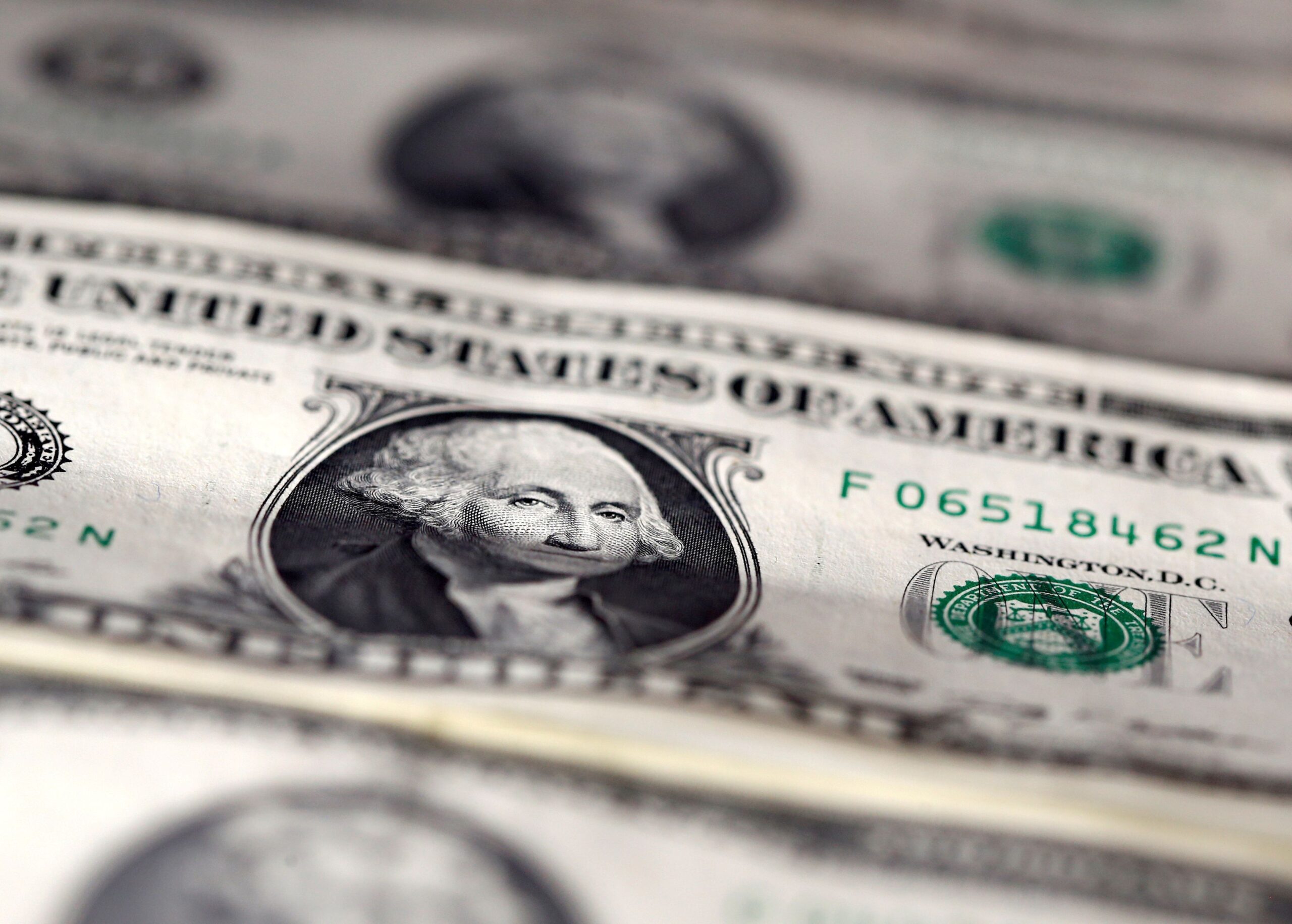 BC anuncia leilão à vista de dólares com oferta de até US$ 3 bi