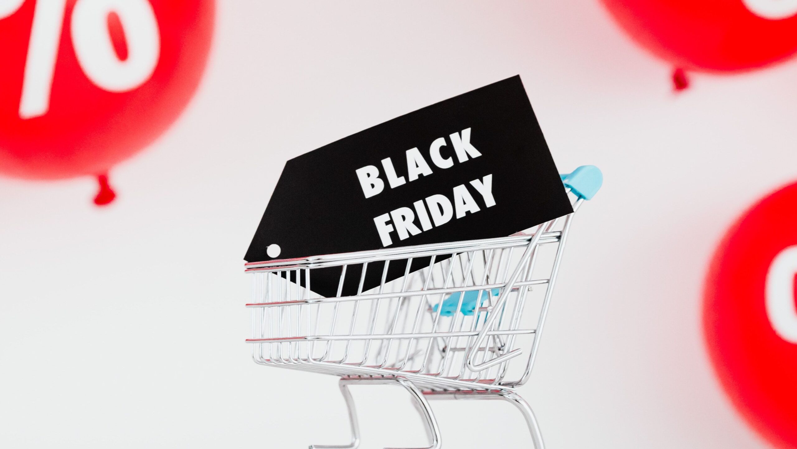 Black Friday: Movimentação em dia de promoção faz lojas ficarem abertas 24 horas