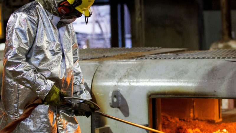 Expansão da indústria brasileira ganha força em setembro, indica PMI
