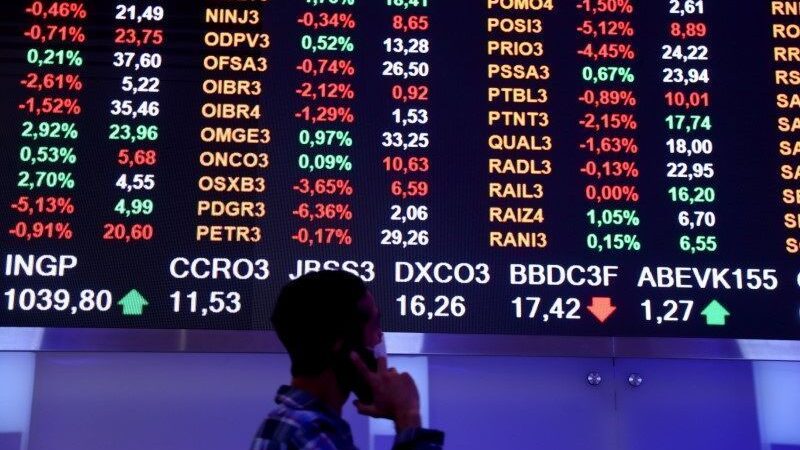 Ibovespa cai 0,37% aos 130.352 pontos; dólar sobe 0,25%