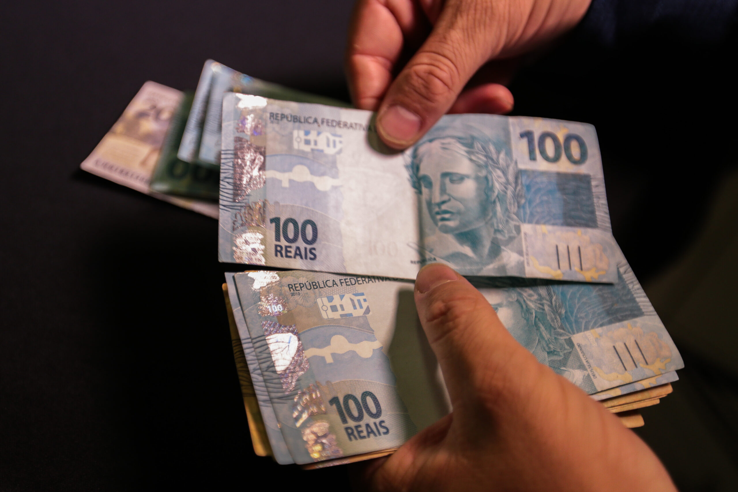 Incerteza na economia recua em outubro, mas se mantém moderada, diz FGV