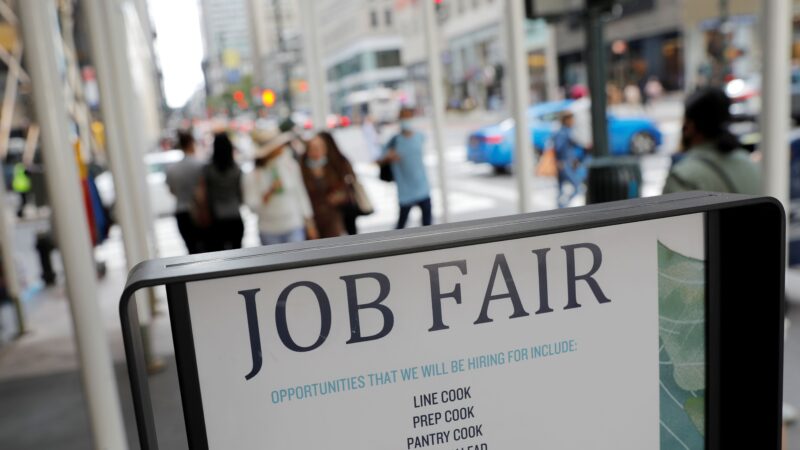 Por que jovens nos EUA estão com dificuldades para conseguir emprego?