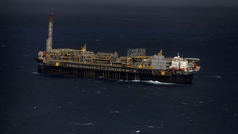 Produção de petróleo no Brasil sobe 3,4% em agosto, segundo ANP