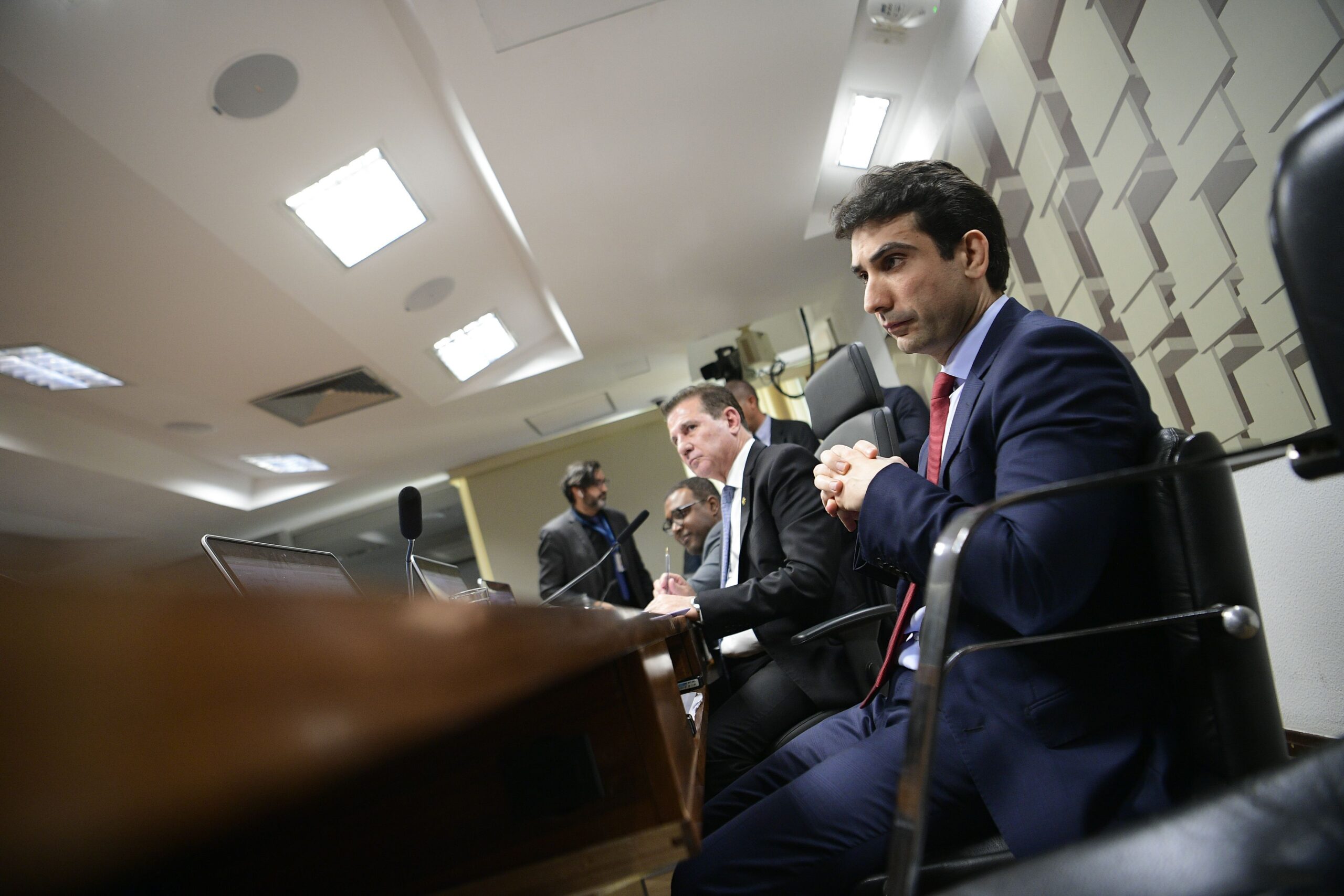 Senadores devem questionar Galípolo sobre proximidade com governo e PEC da autonomia