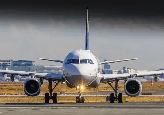 Companhias aéreas dos EUA cancelam mais de 1,3 mil voos após tempestade