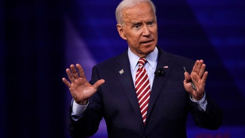 Biden critica tarifas de Trump a México e Canadá e diz que prejudicariam laços
