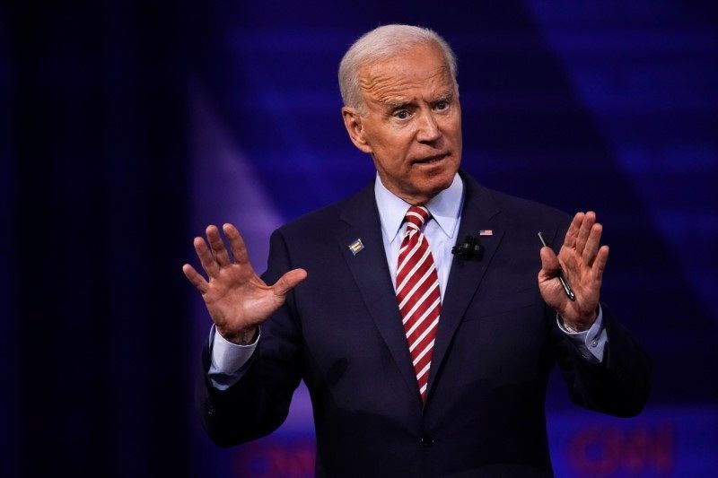 Biden proíbe novas explorações de petróleo e gás em grande área marítima dos EUA