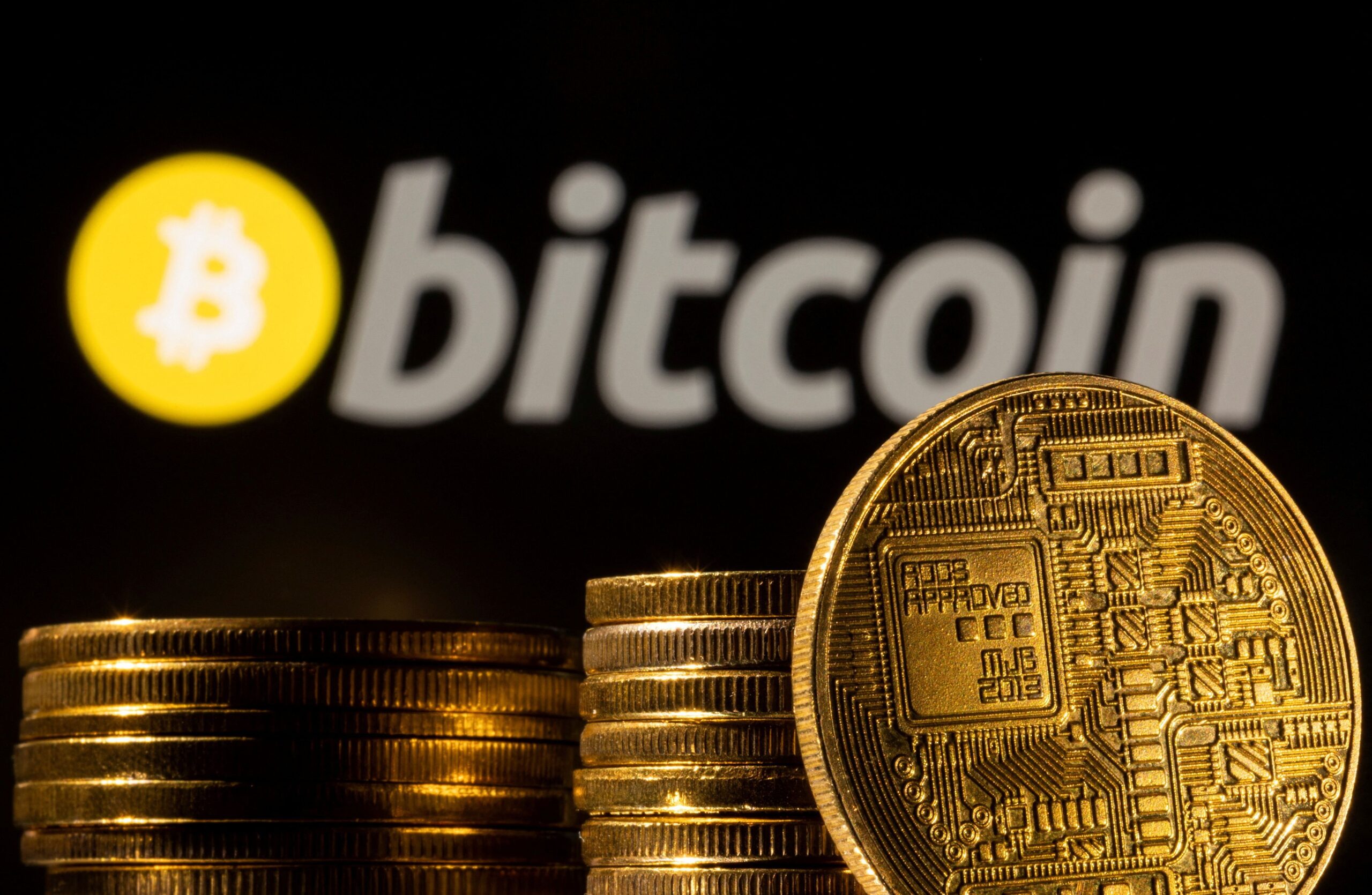 Bitcoin perde fôlego no dia, mas sobe 11% em semana com eleição de Trump