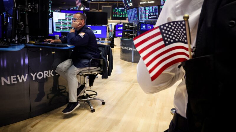 Bolsas de NY fecham em alta com balanços de techs e Fed