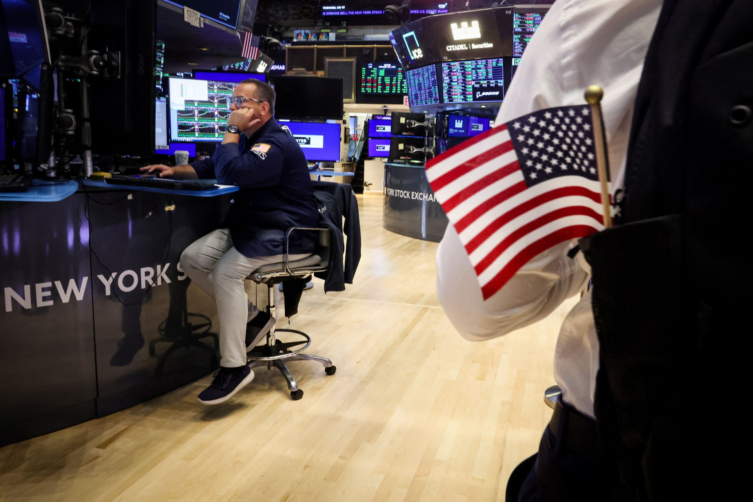 Bolsas de NY fecham em alta com balanços de techs e Fed