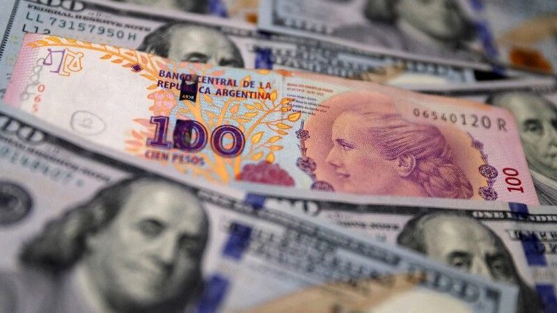 Cotação do peso argentino supera 1 mil por dólar pela 1ª vez
