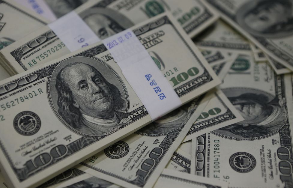 Dólar sobe à espera de medidas fiscais do governo e com China e EUA no radar