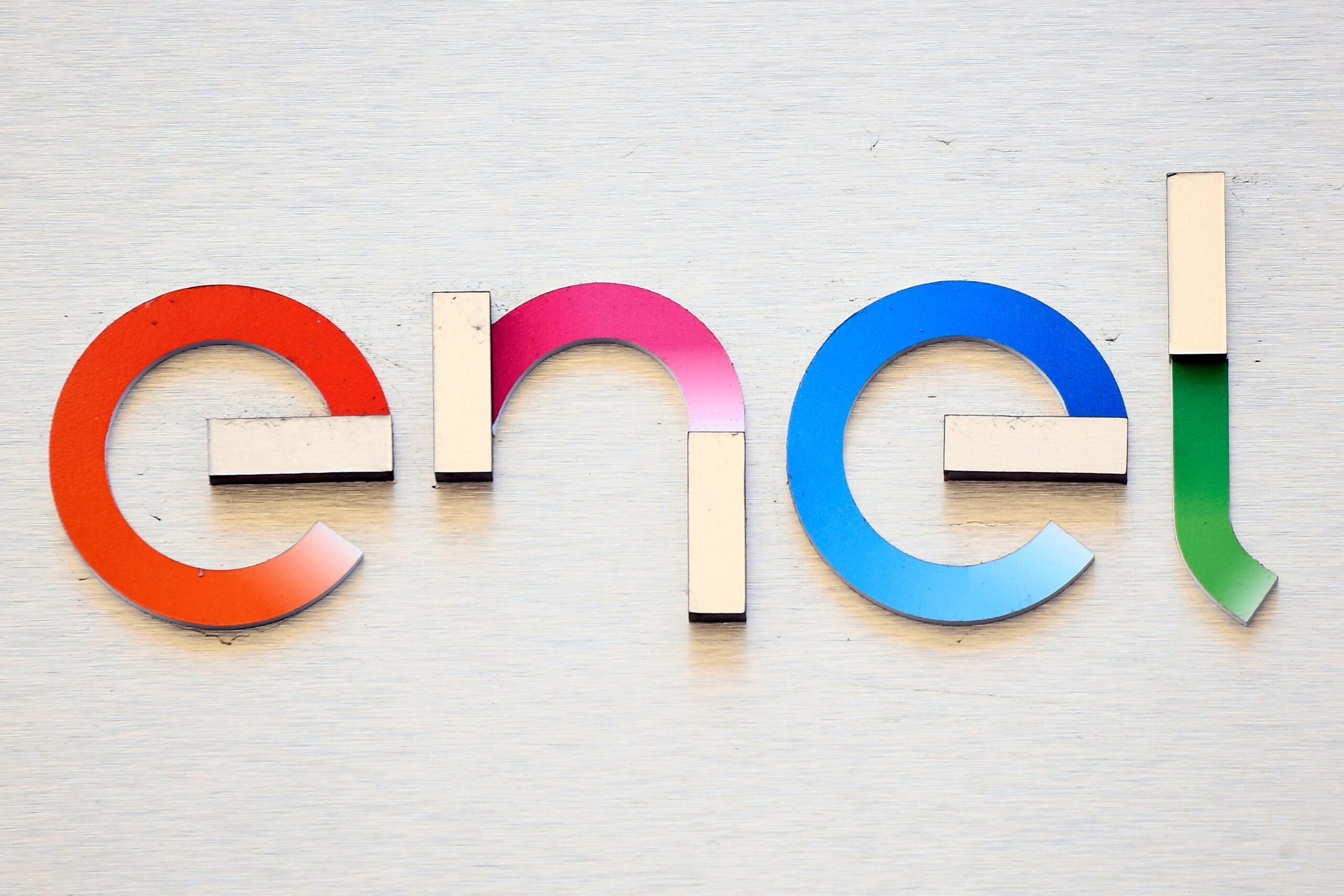 Enel eleva dividendo mínimo e investirá mais de US$ 45 bi até 2027