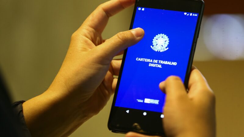 Indicador Antecedente de Emprego fica estável em outubro, diz FGV