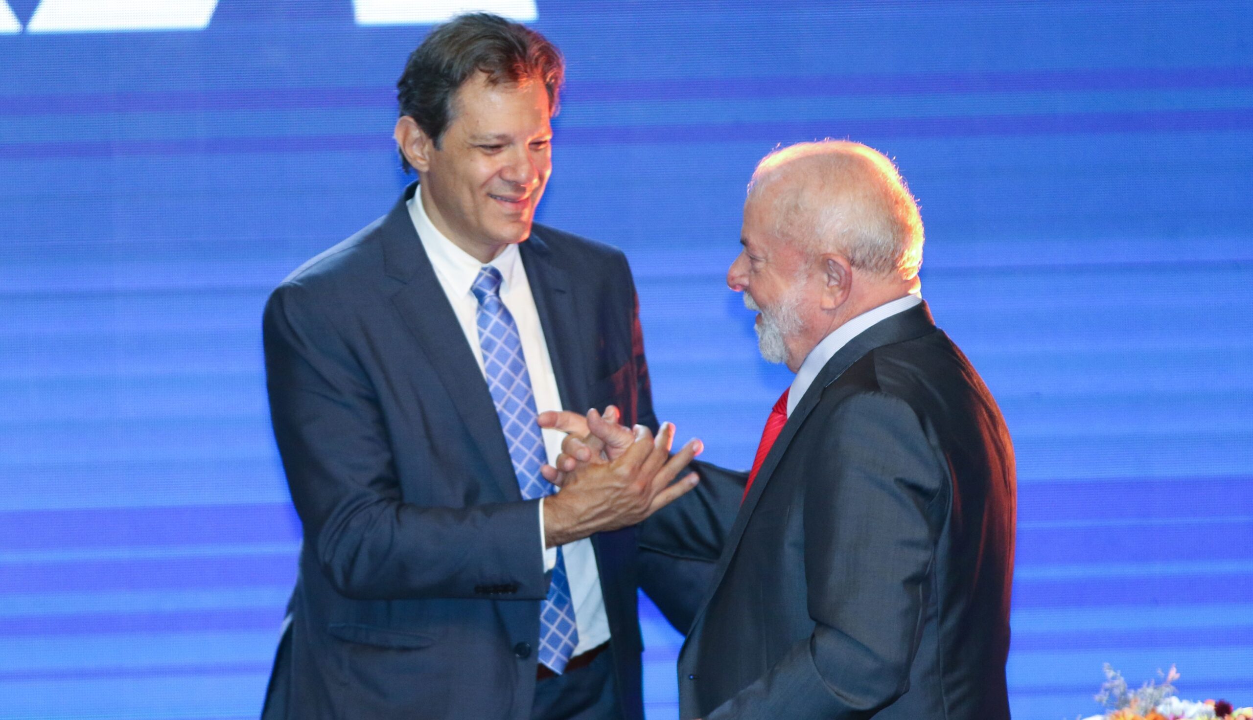 Lula e ministros retomam reunião para debater corte de gastos nesta sexta (8)