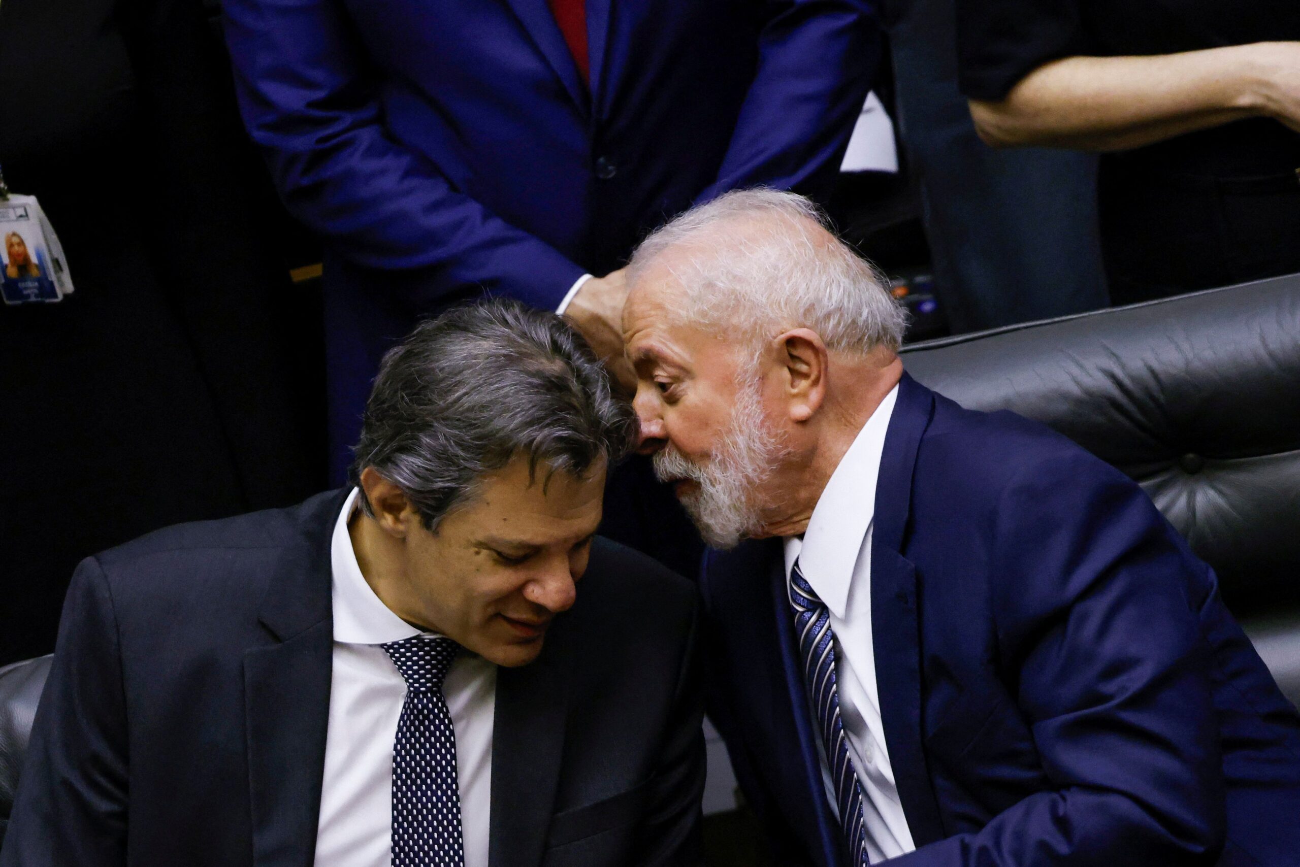 Haddad e Lula se reúnem de portas fechadas após reunião ministerial