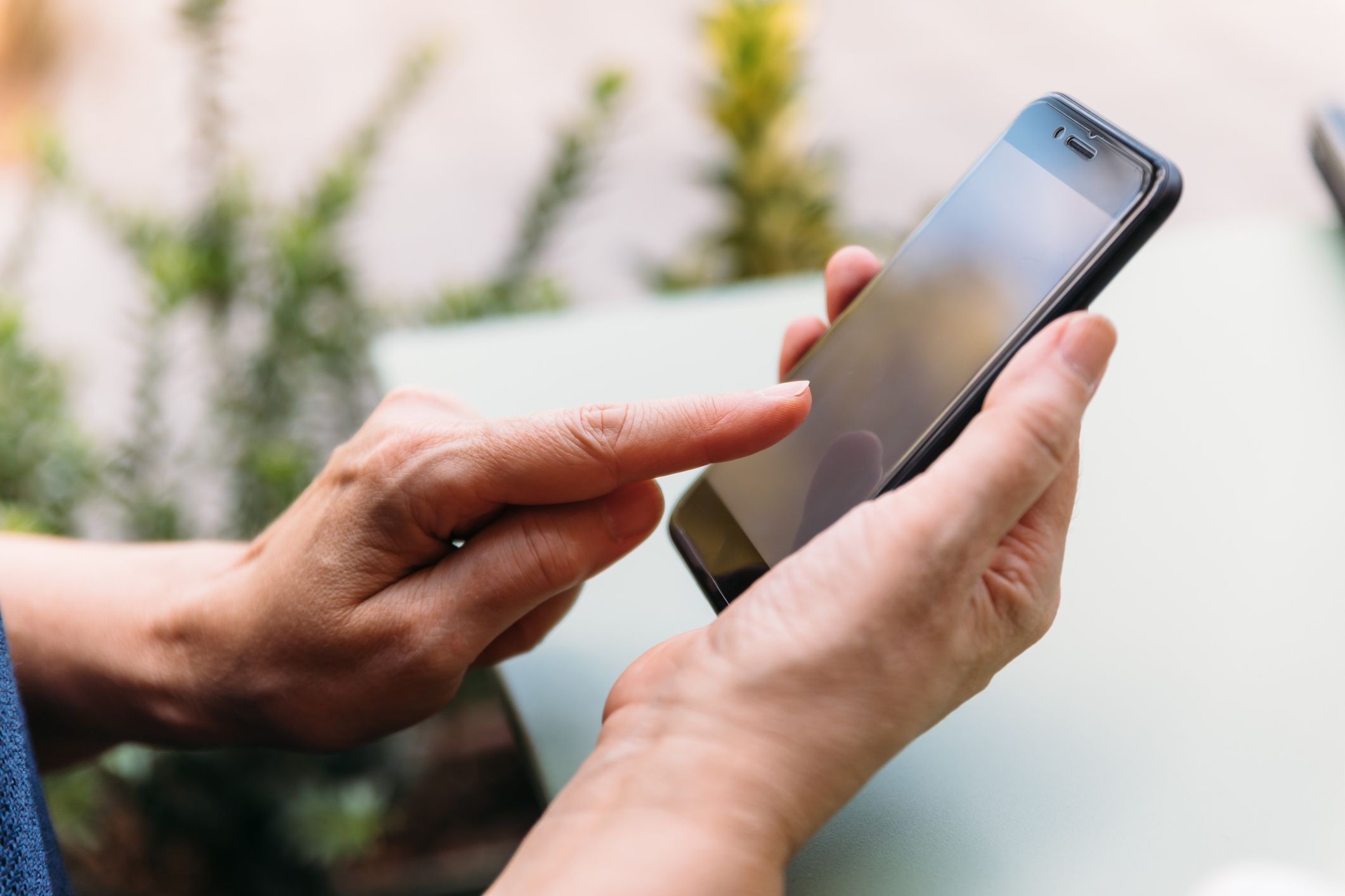 Mais da metade das empresas de comércio utilizam WhatsApp para vendas, aponta pesquisa