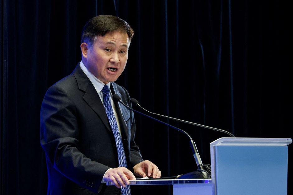 Presidente do BC da China reforça política monetária de apoio e promete manter iuan estável