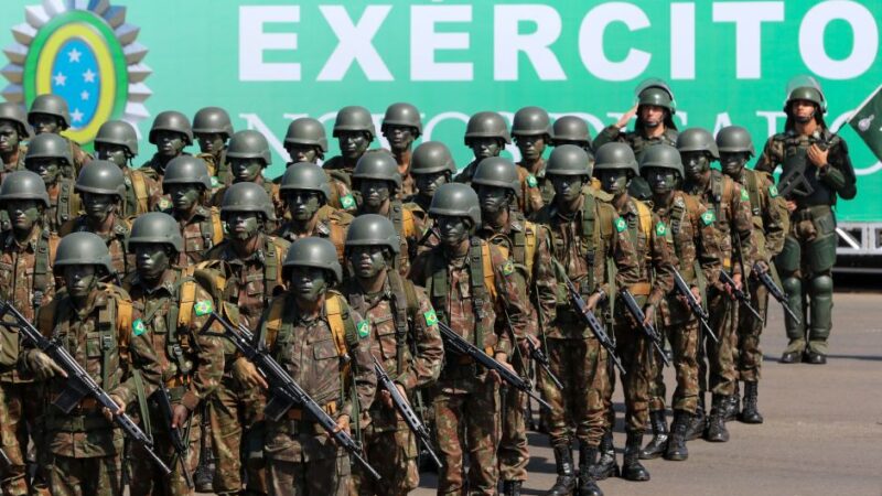 Proposta de redução da idade de aposentadoria militar traria economia de R$ 12 bilhões, avalia CLP
