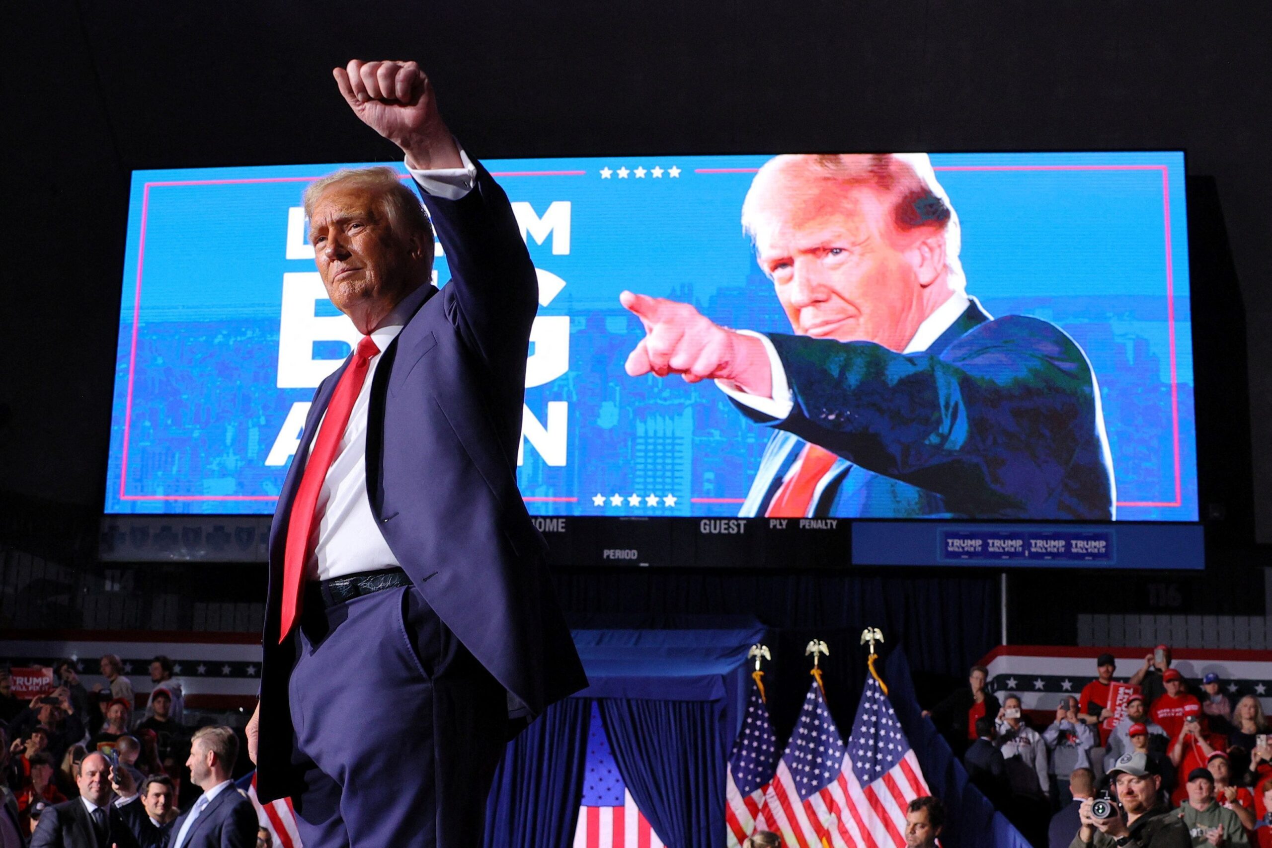 “1984“ e “O Conto de Aia“: livros sobre distopias esgotam nos EUA após eleição de Trump