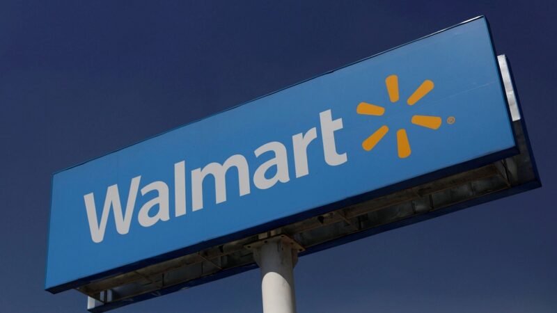 Walmart eleva projeções anuais com aposta em fortes compras de fim de ano