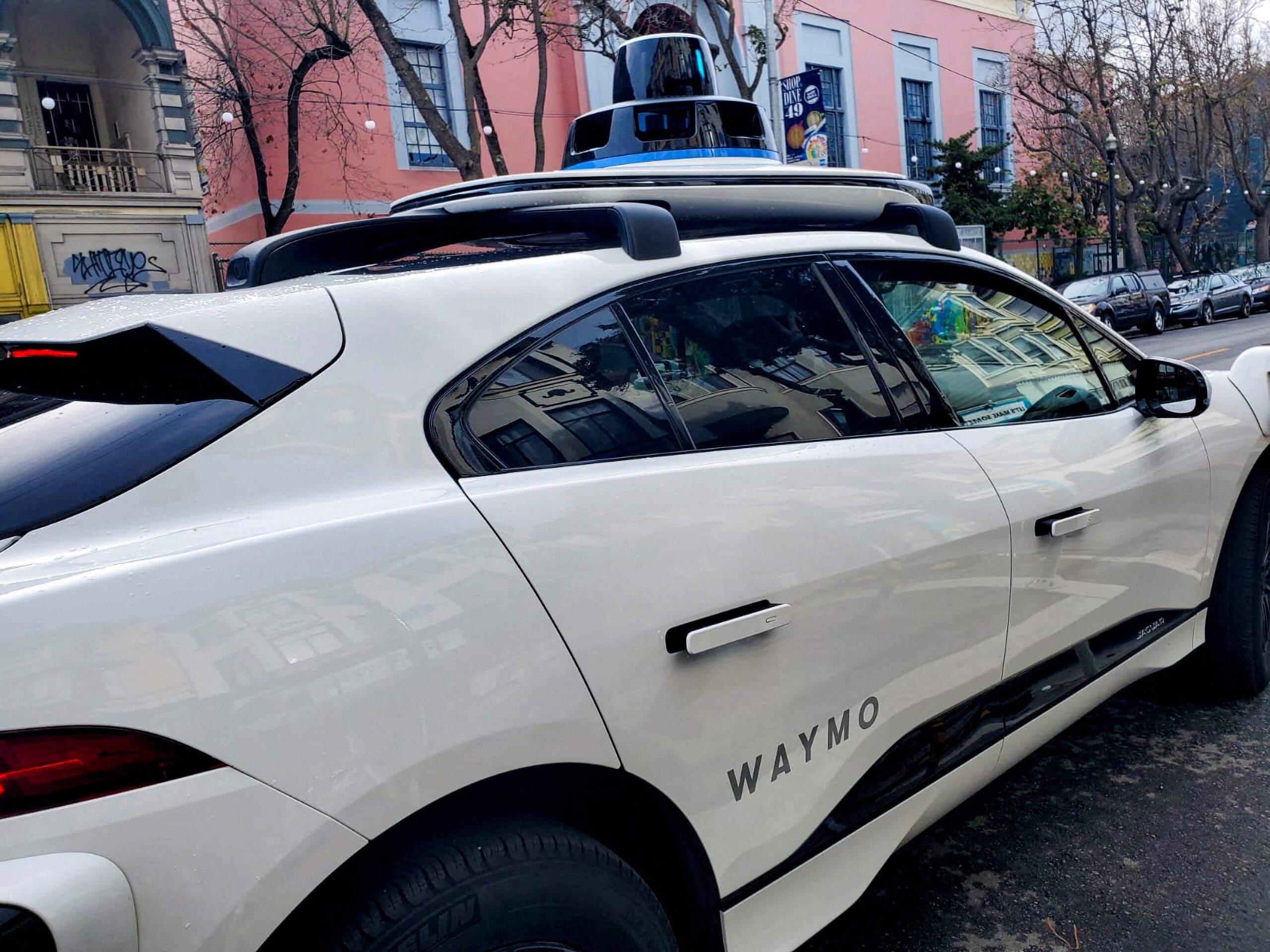 Waymo, da dona do Google, abre serviço de carona autônoma em Los Angeles