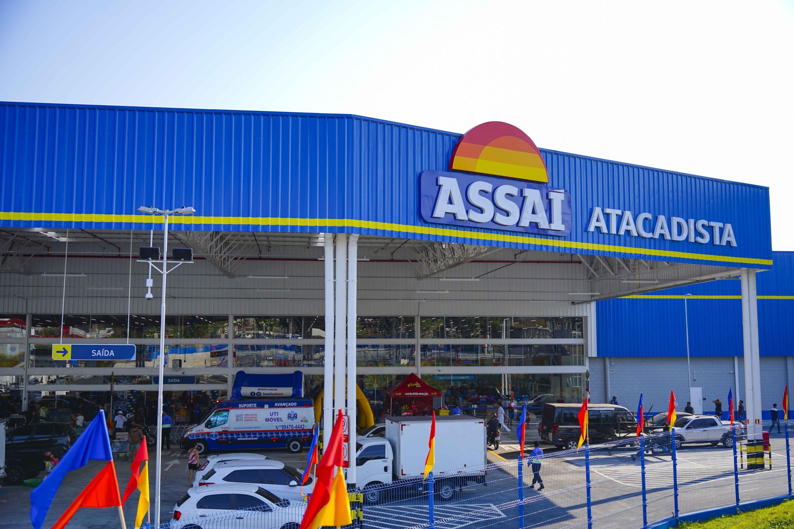 Assaí conclui conversão de hipermercados e chega a 300 lojas no Brasil