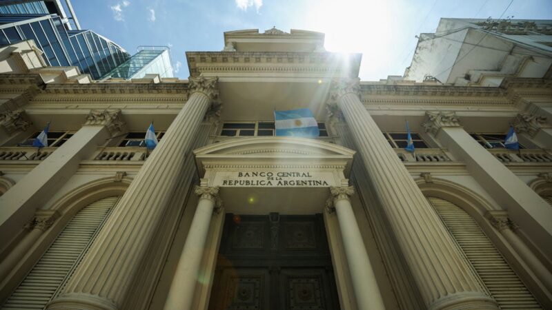 Banco Central da Argentina reduz taxa básica de juros de 35% para 32%