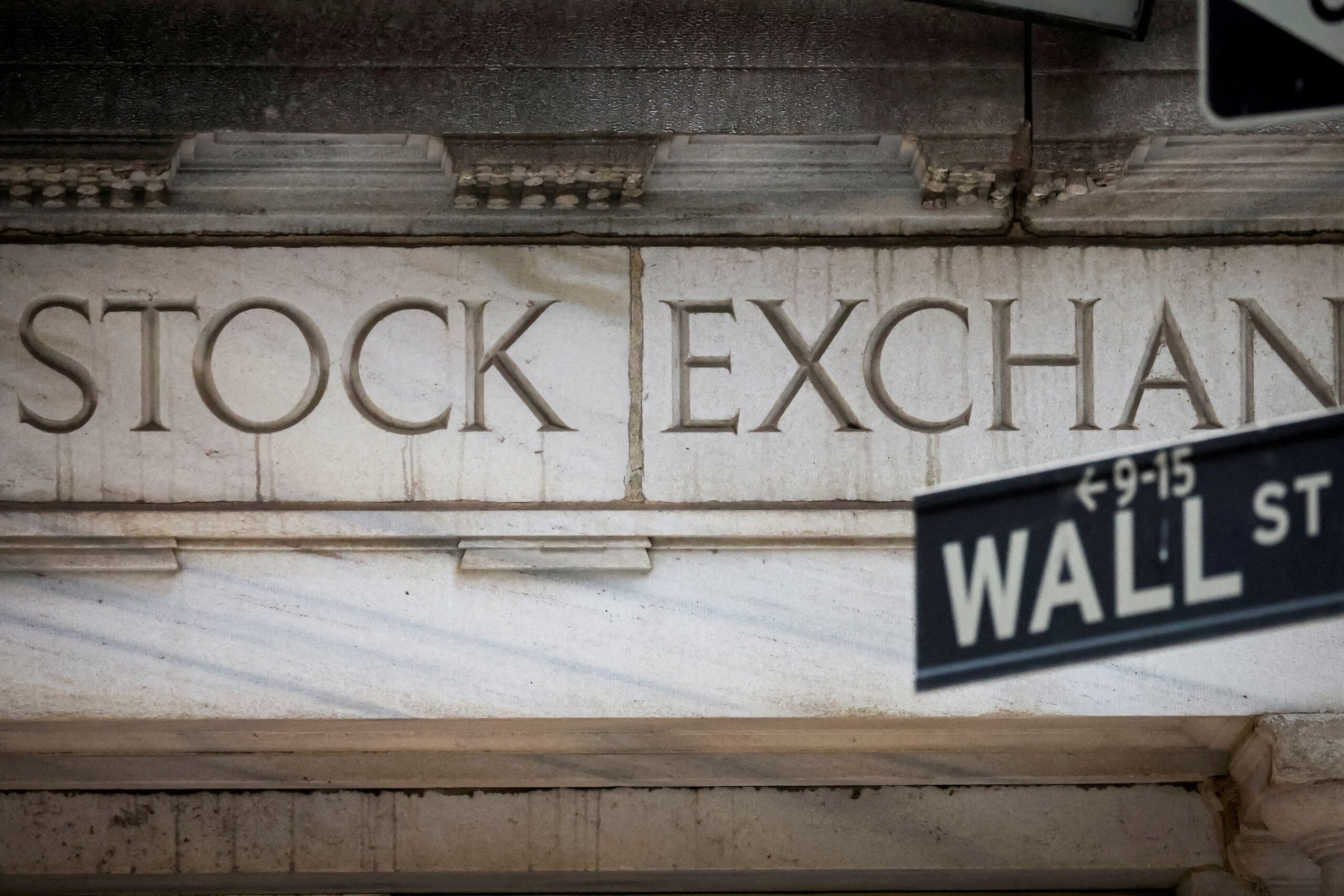 Bolsa de NY abrem em queda com pressão dos rendimentos dos Treasuries