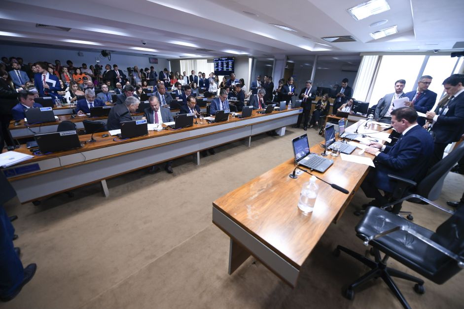 Comissão do Senado aprova três indicados de Lula para diretoria do BC