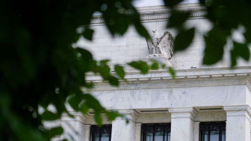 Guinada hawkish do Fed faz com que mercados emergentes corram para salvar suas moedas
