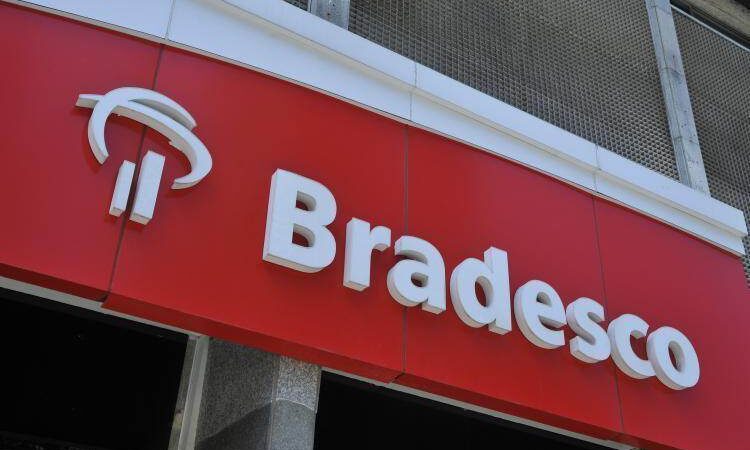 Inadimplência deve seguir controlada em 2025, apesar de juros altos, diz Bradesco