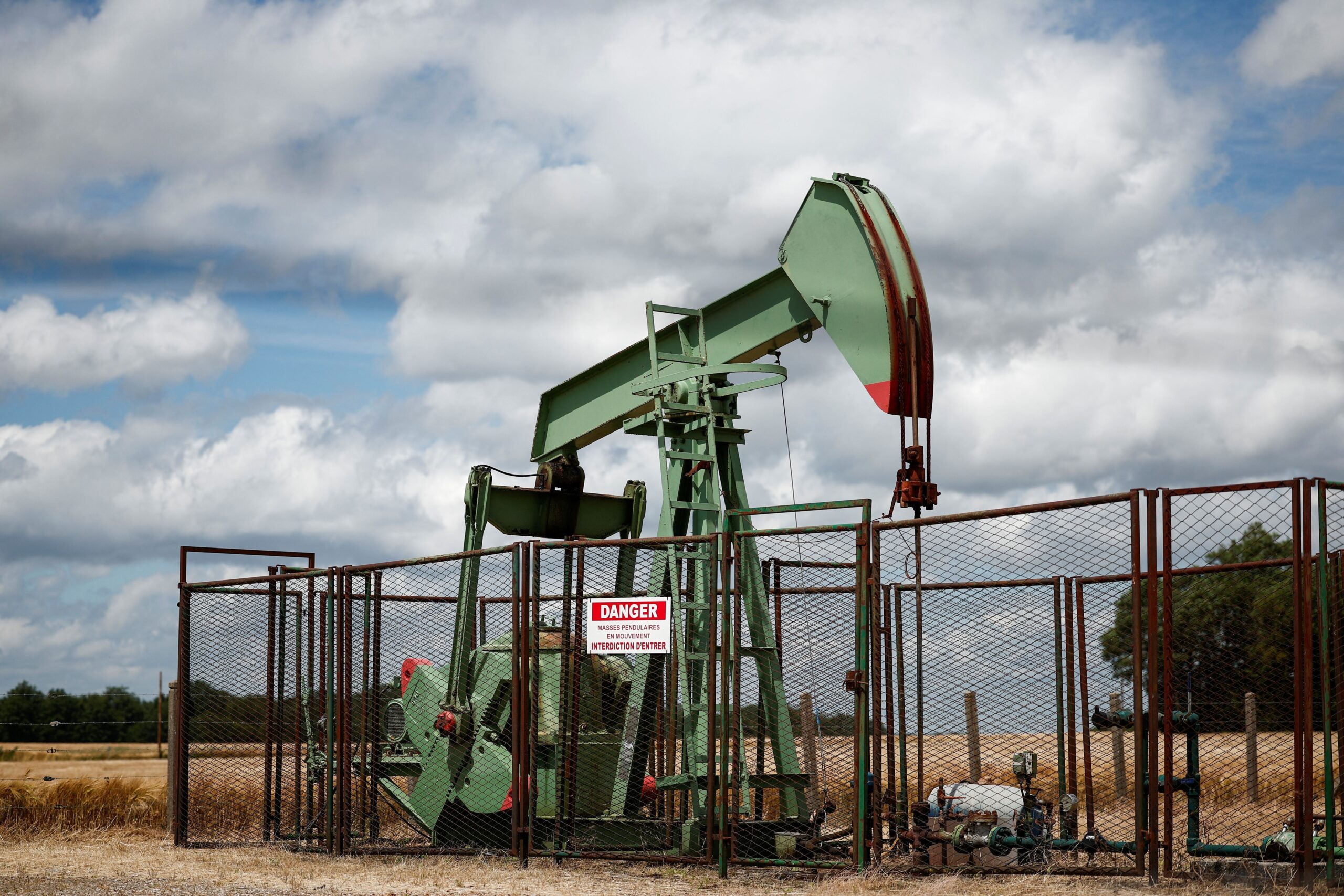 Petróleo sobe quase 2% com otimismo sobre China