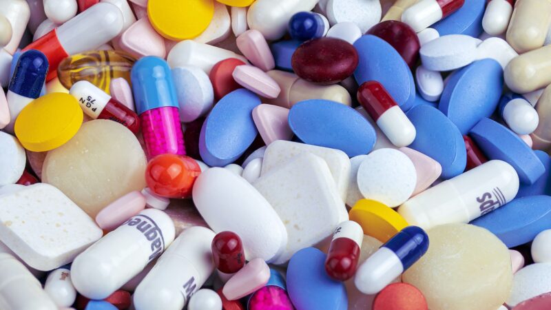 Preços dos medicamentos para hospitais recuaram 0,71% em novembro, aponta Fipe