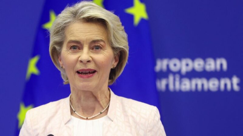 Presidente da Comissão Europeia chega a Montevidéu para cúpula do Mercosul